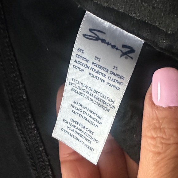 7 For All Mankind Black Denim Women's Shorts - Picture 3 of 4